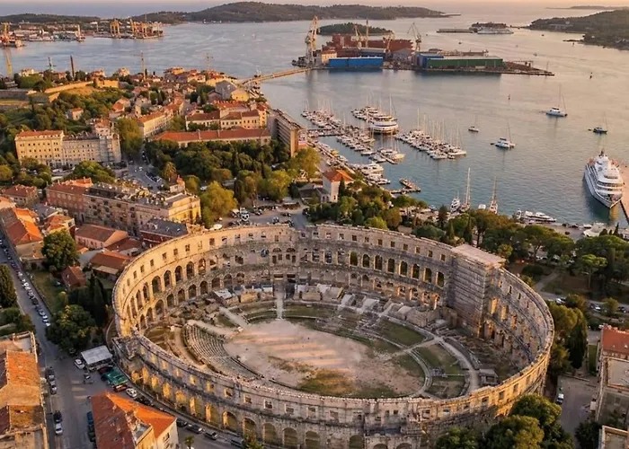 Lounge House Dolce * פולה