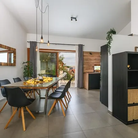 Lounge House Dolce * Pula